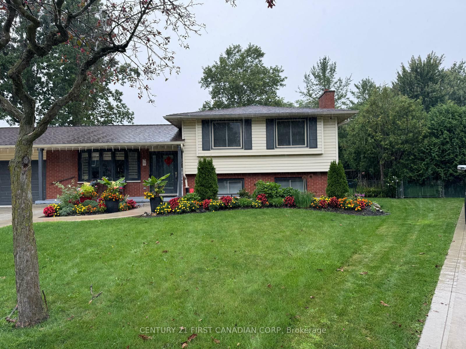 Property Photo: 55 St Lawrence Place ON N6J 2G4