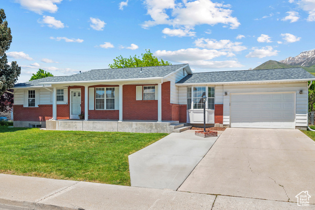 Property Photo: 907 E 600 N UT 84097