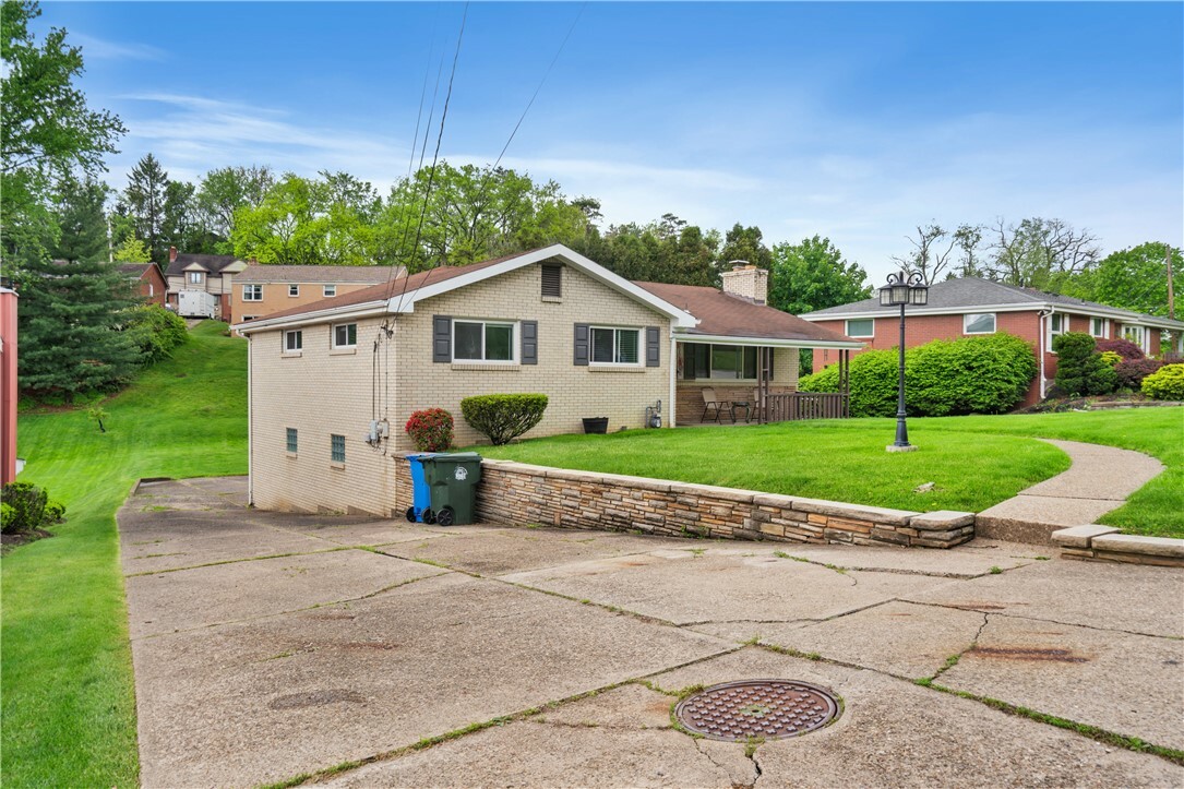 Property Photo: 549 Dunn Dr PA 15227