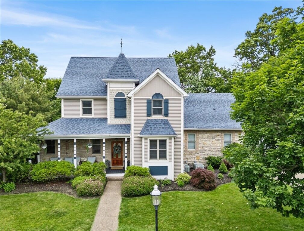 Property Photo:  230 Summerlawn Dr  PA 15143 