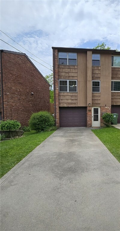 Property Photo: 825 Lindenwood Dr PA 15234