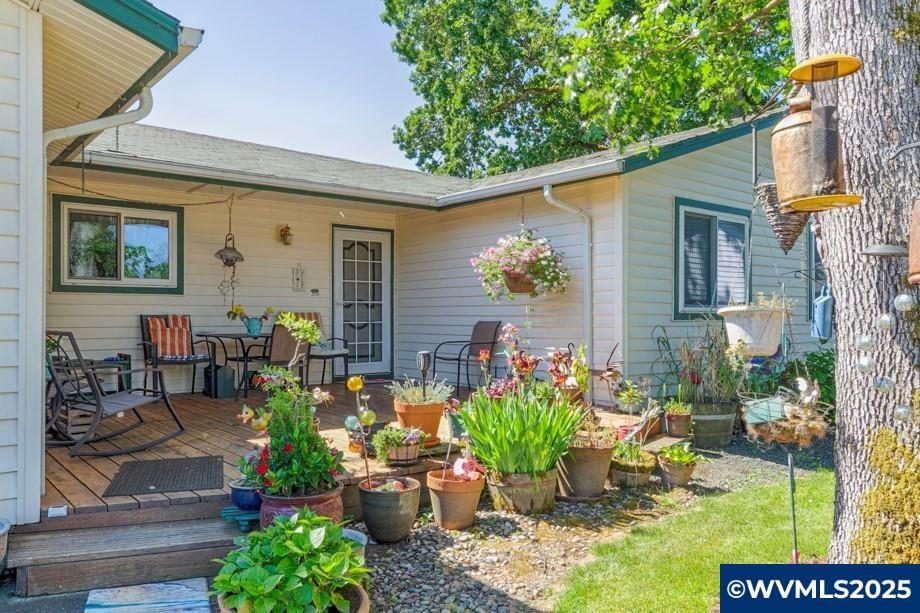 Property Photo: 887 Oxen Ct SE OR 97317