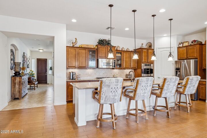 Property Photo: 7587 W Quail Avenue AZ 85308