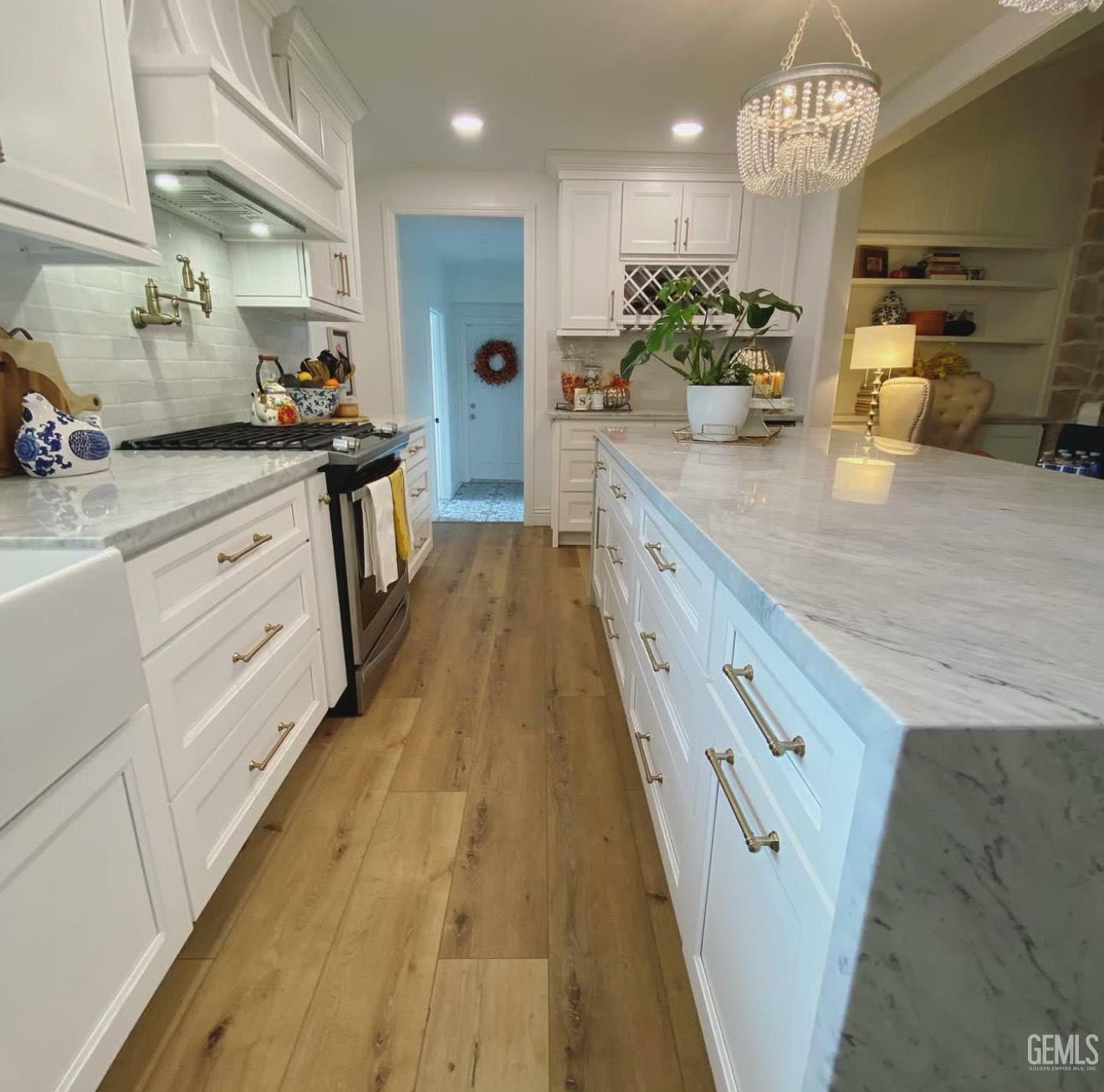 Property Photo: 2527 Pine Street CA 93301