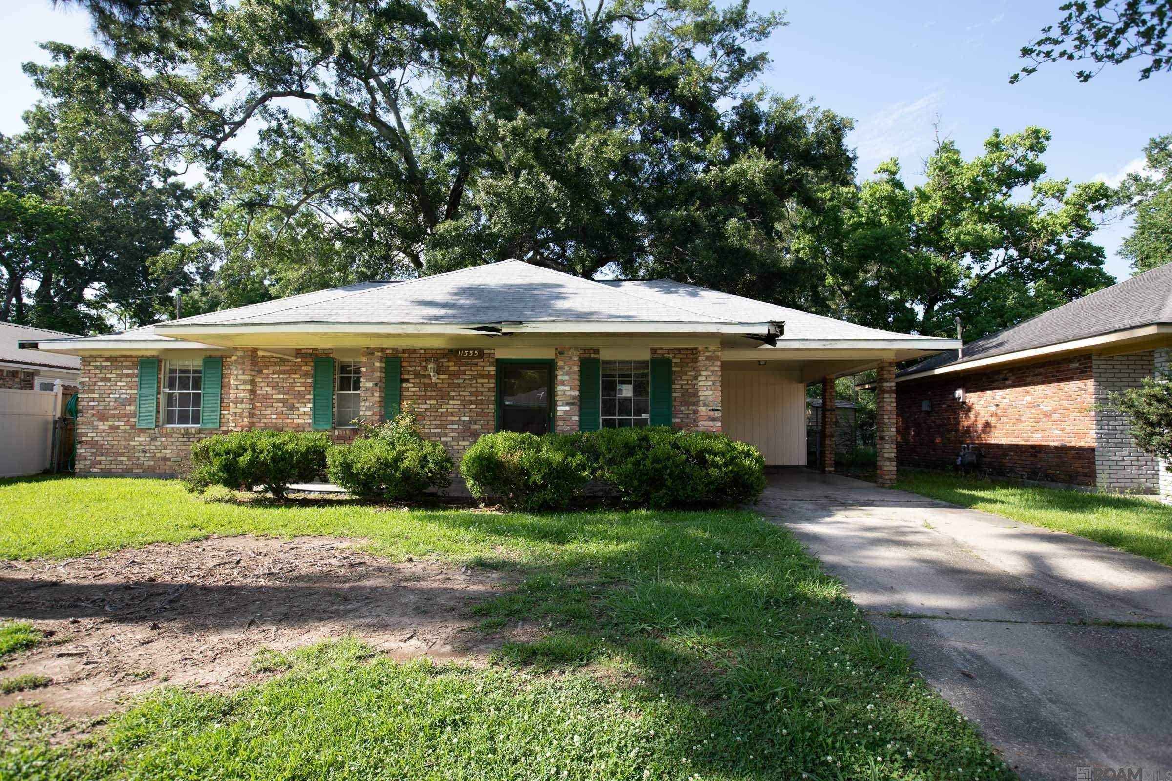 Property Photo: 11555 E Black Oak Dr LA 70815