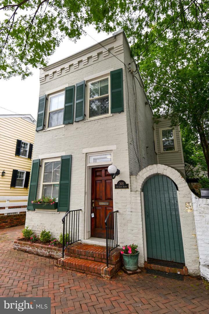 Property Photo: 305 N Saint Asaph Street N VA 22314