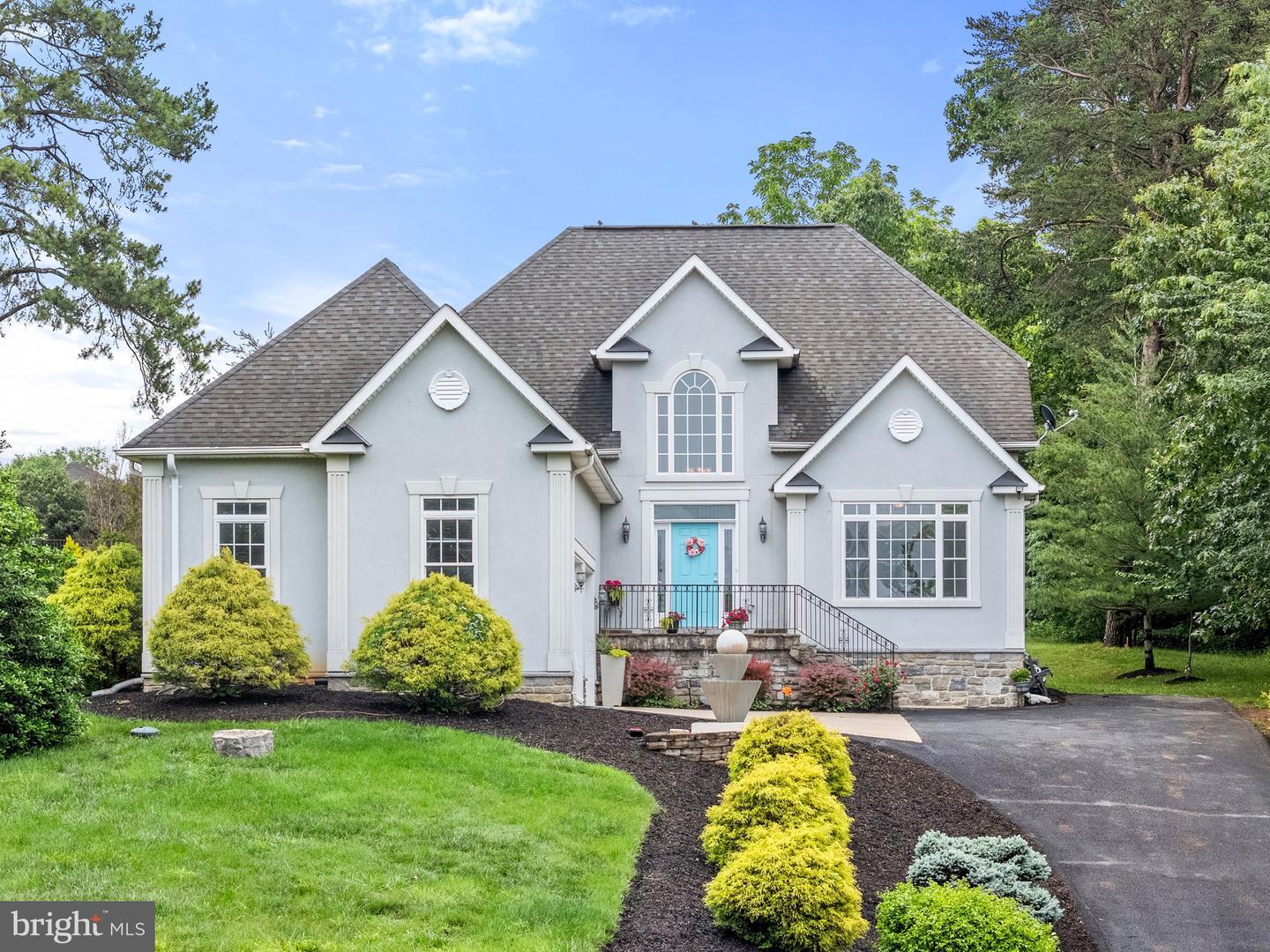 Property Photo:  1399 N Royal Avenue  VA 22630 