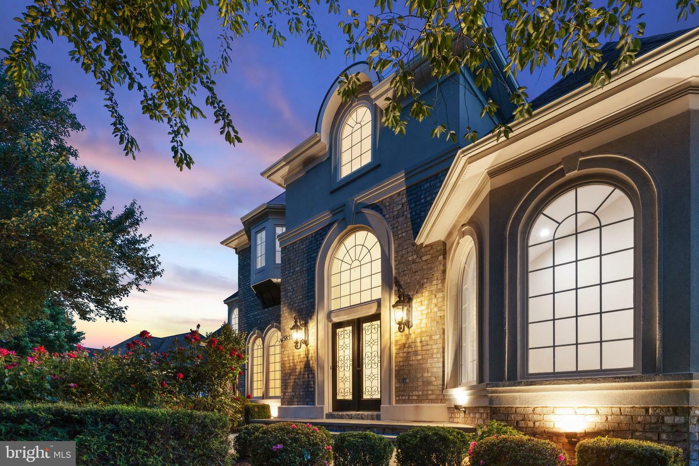 Property Photo: 15855 Spyglass Hill Loop VA 20155