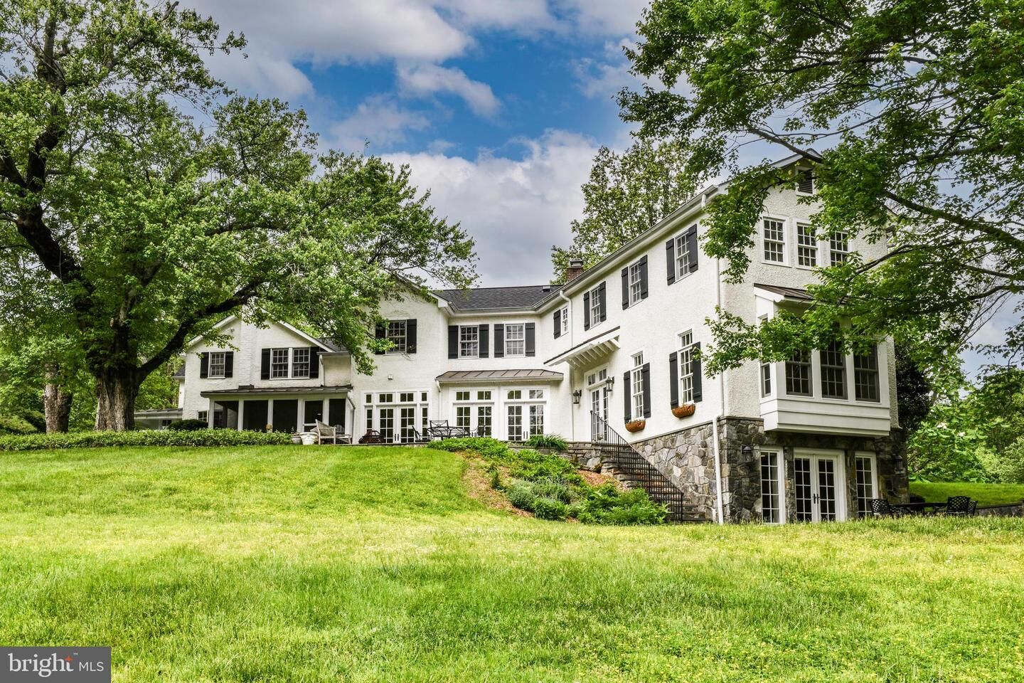 Property Photo:  1435 Hunter View Farms  VA 22182 