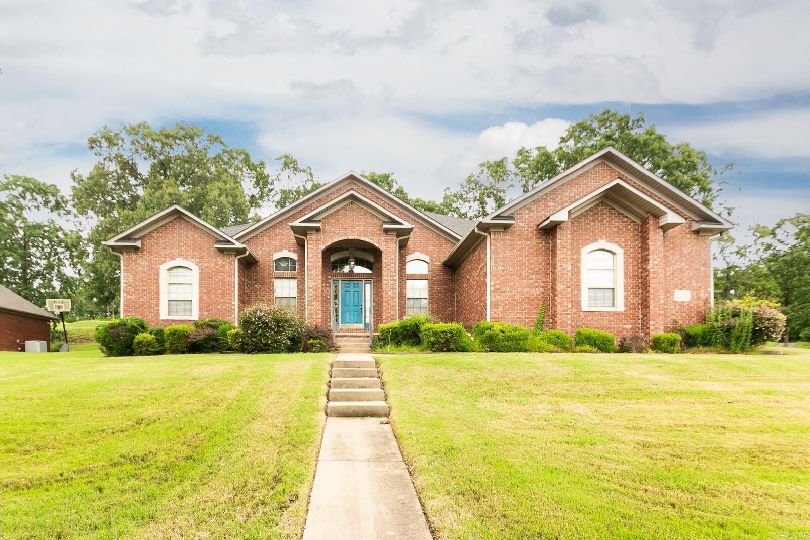 Property Photo: 53 Gleneagle Drive AR 72023