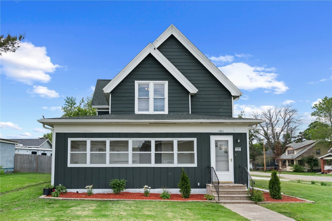 101 2nd Avenue  Newhall IA 52315 photo