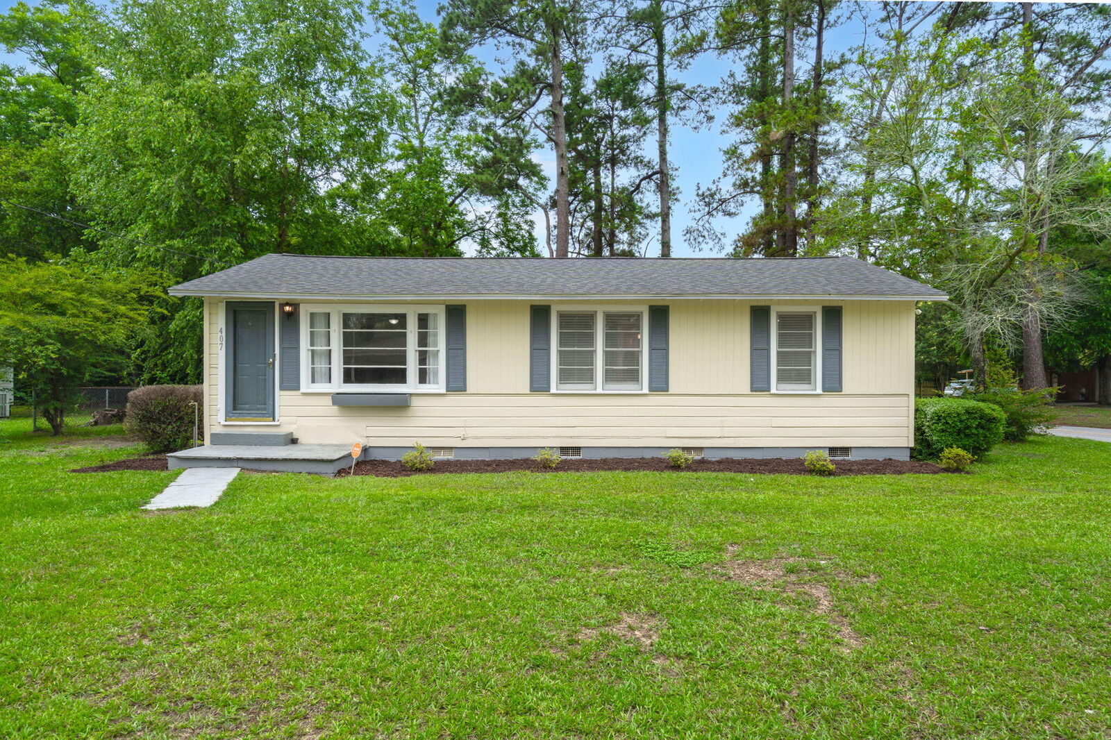 Property Photo:  407 Raysor Street  SC 29477 
