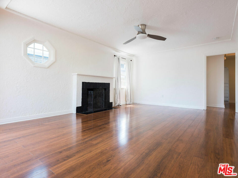 Property Photo: 2985 Sunnynook Dr CA 90039