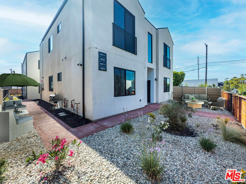 Property Photo:  5622 Willowcrest Ave  CA 91601 