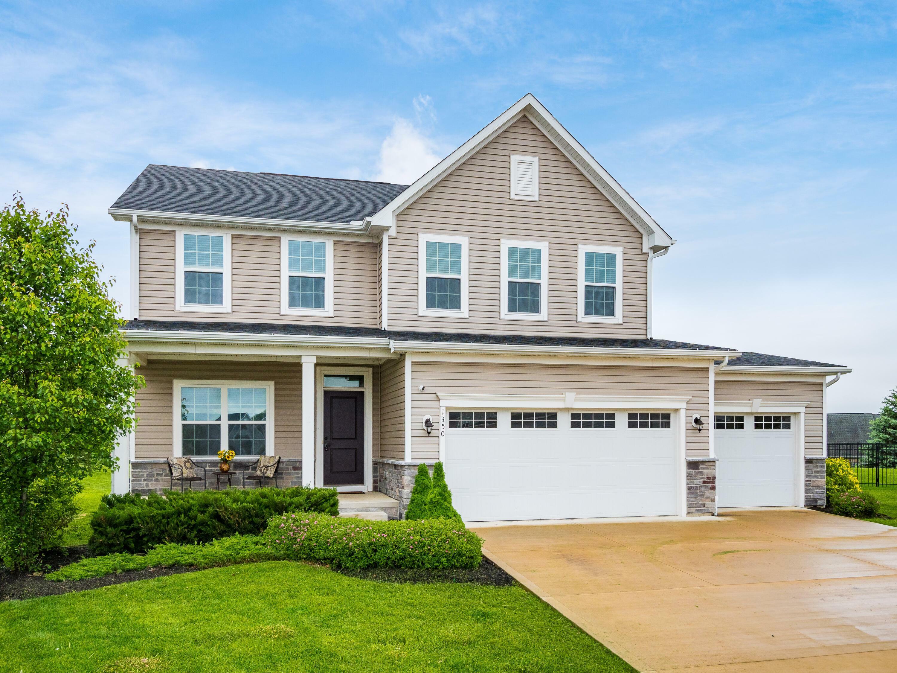 Property Photo:  1350 Redtop Court  OH 43040 
