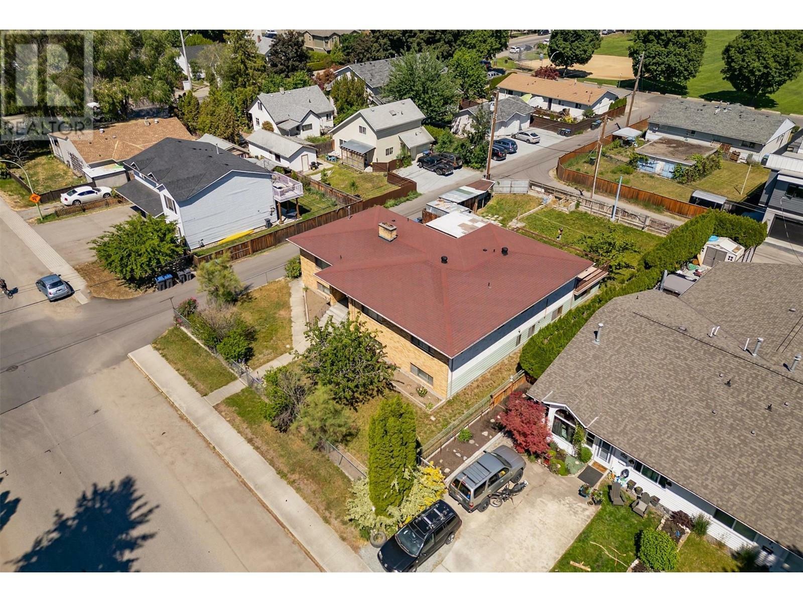 Photo de la propriété:  734 Francis Avenue  BC V1Y 5G5 