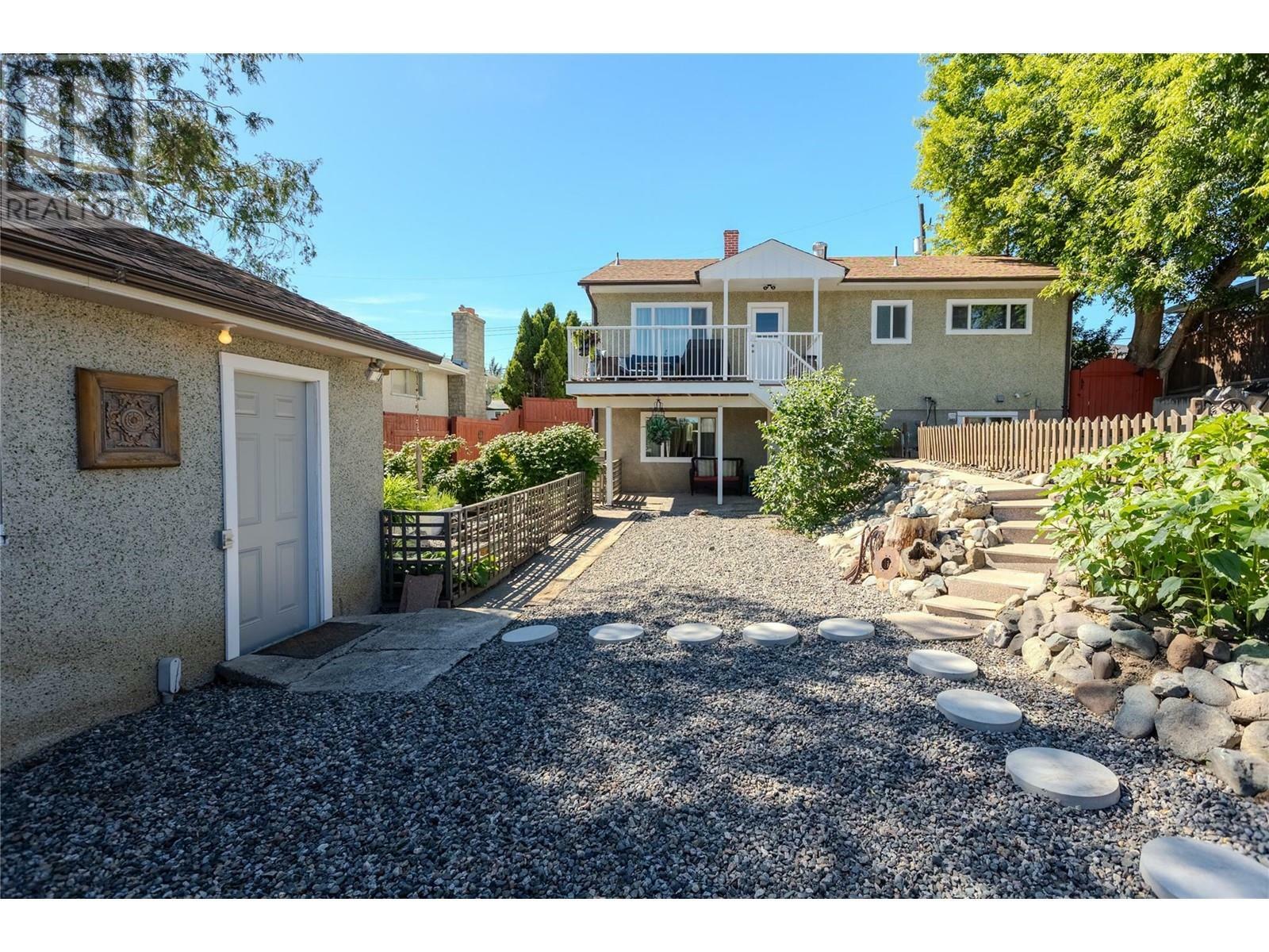 Property Photo: 233 Birch Avenue BC V2B 0B5