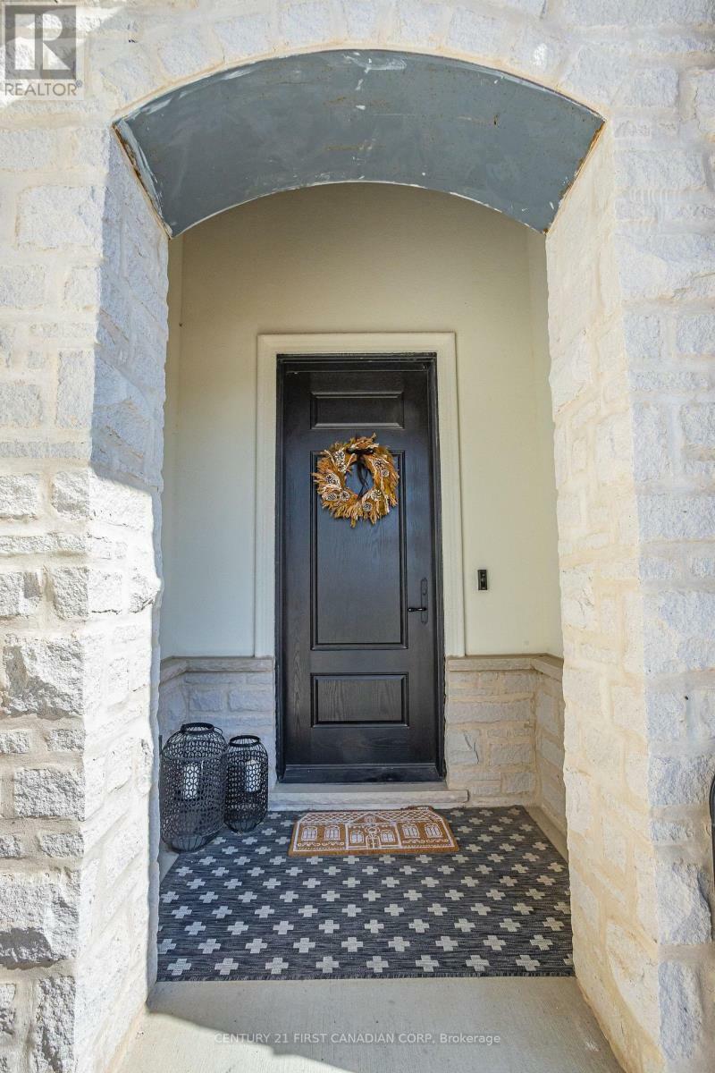 Property Photo: 956 Trailsway Avenue ON N6K 0K7