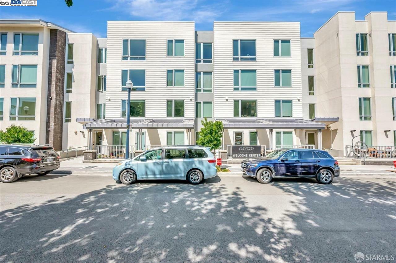 Property Photo: 10 Innes Ct 304 CA 94124