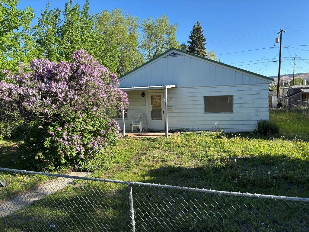 Property Photo: 1121 Hobson Avenue MT 59701