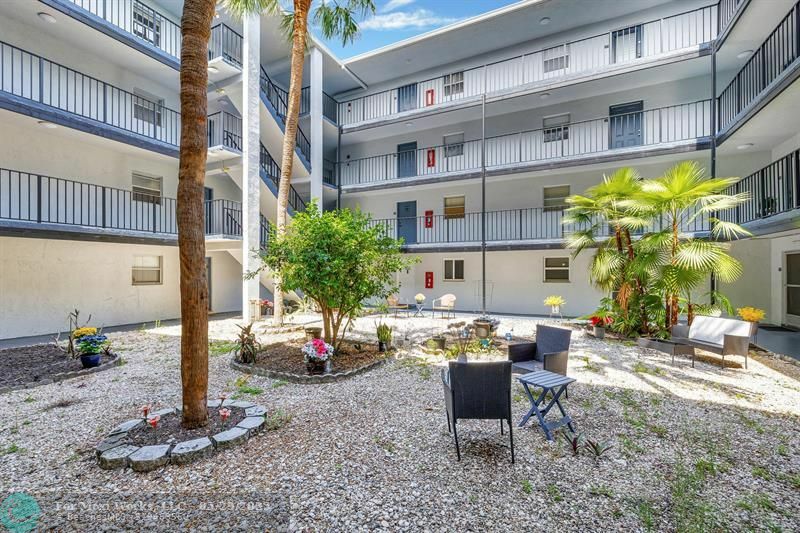 Property Photo: 2800 Somerset Drive 218J FL 33311