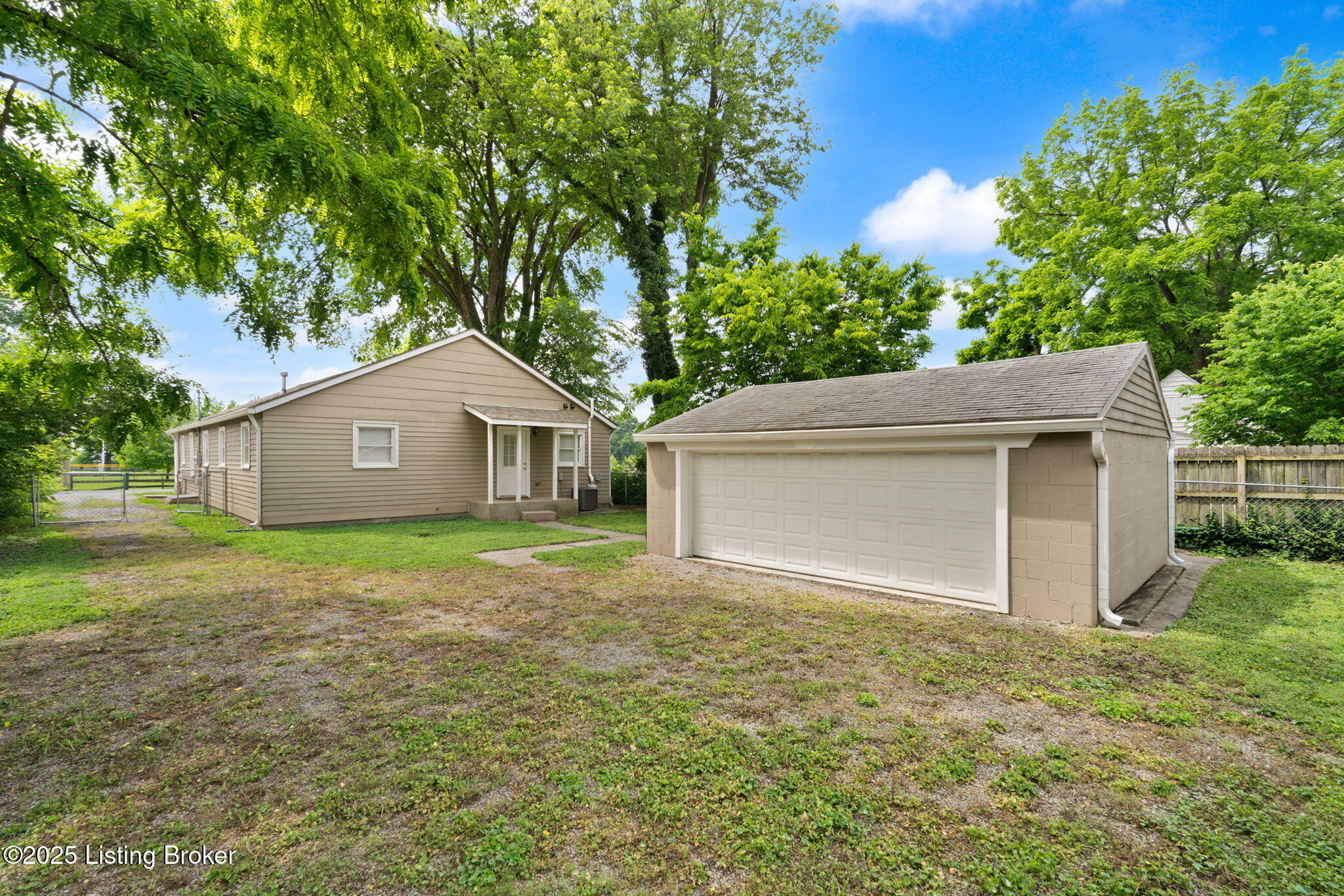 Property Photo: 1641 Taylor Ave KY 40213