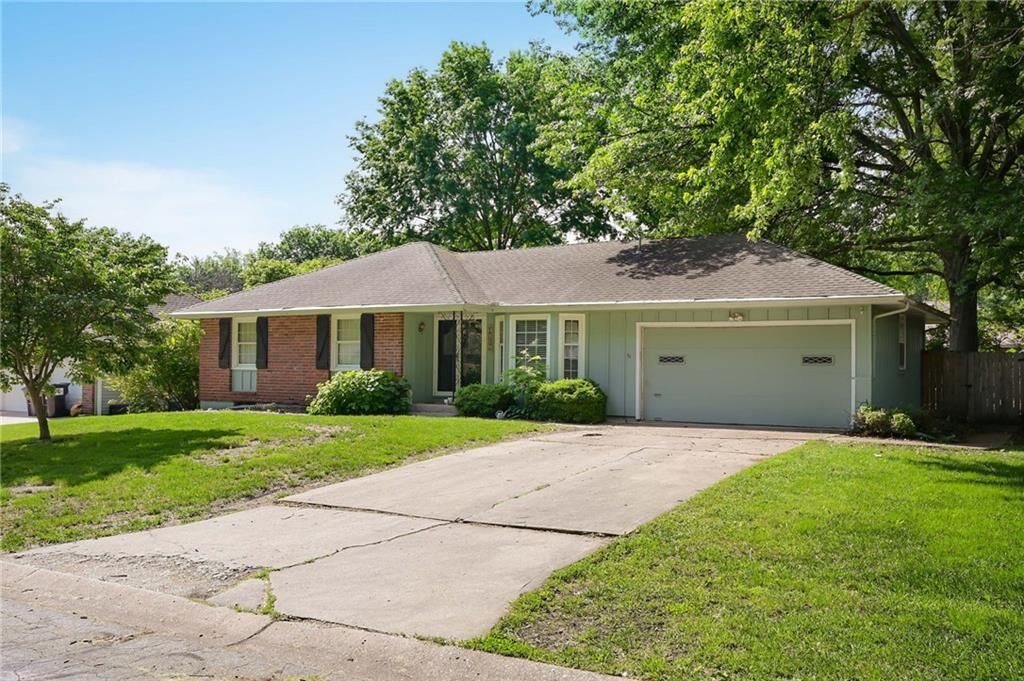 Property Photo: 1007 SE 3rd Street MO 64063