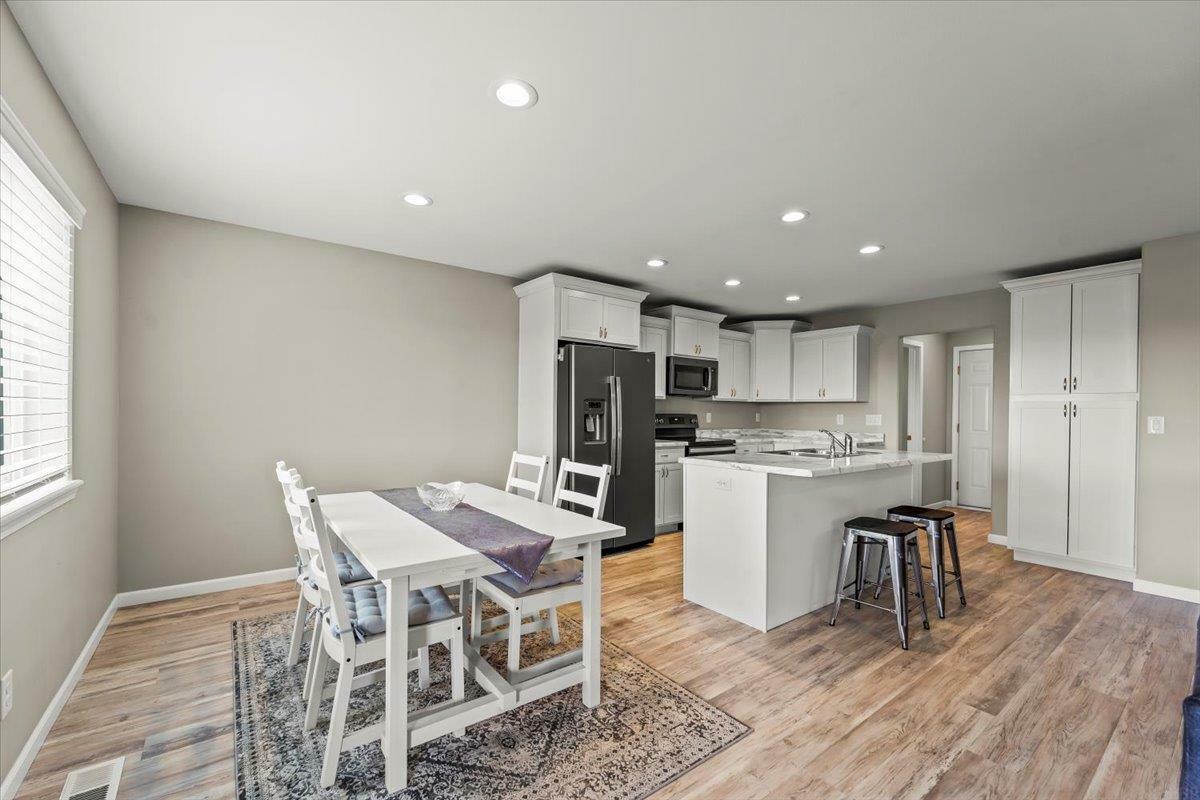 Property Photo: 1218 Loren Drive IA 50613