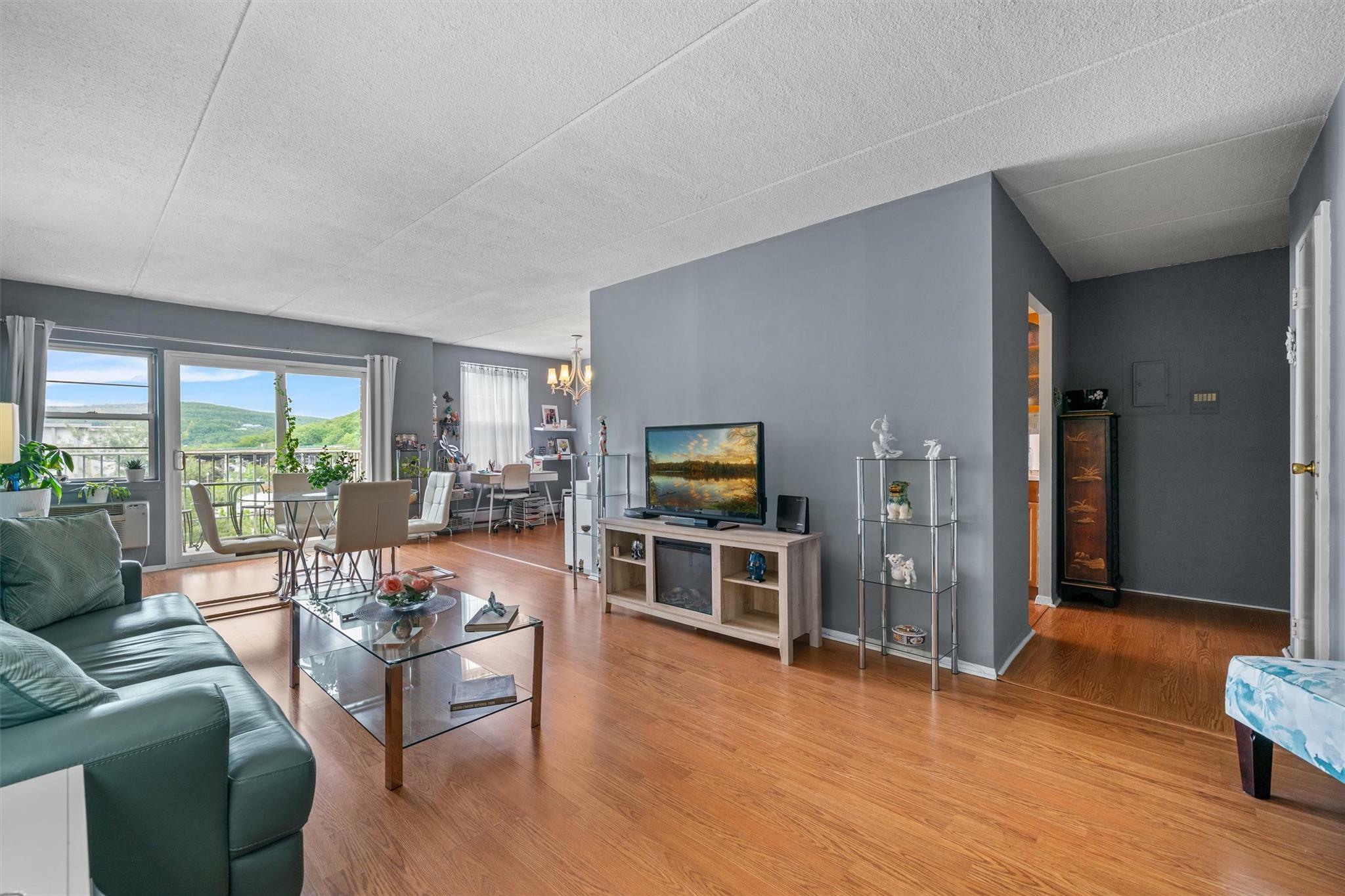 Property Photo: 35 Park Avenue 5V NY 10901