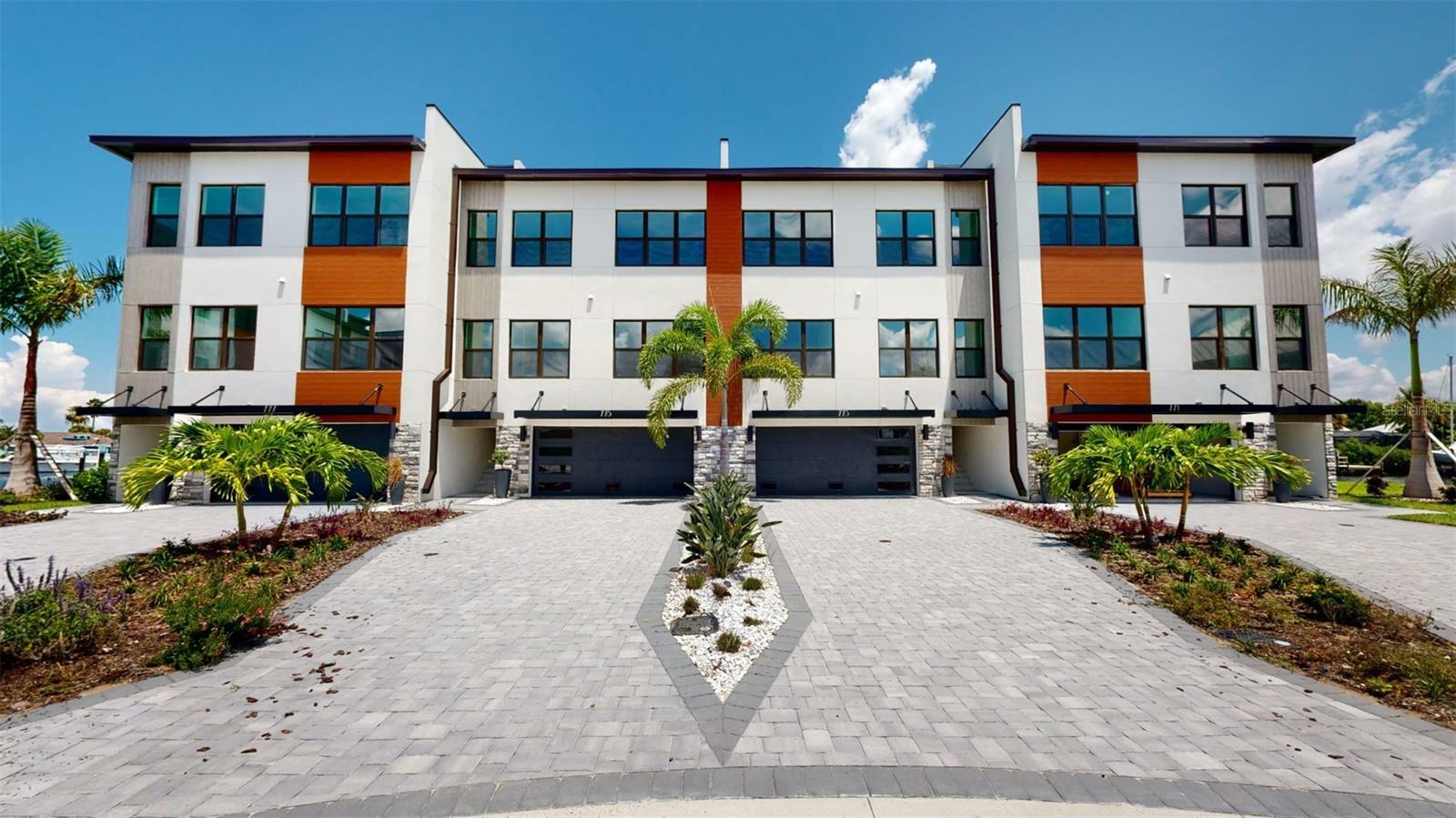 Property Photo:  773 Gran Kaymen Way  FL 33572 