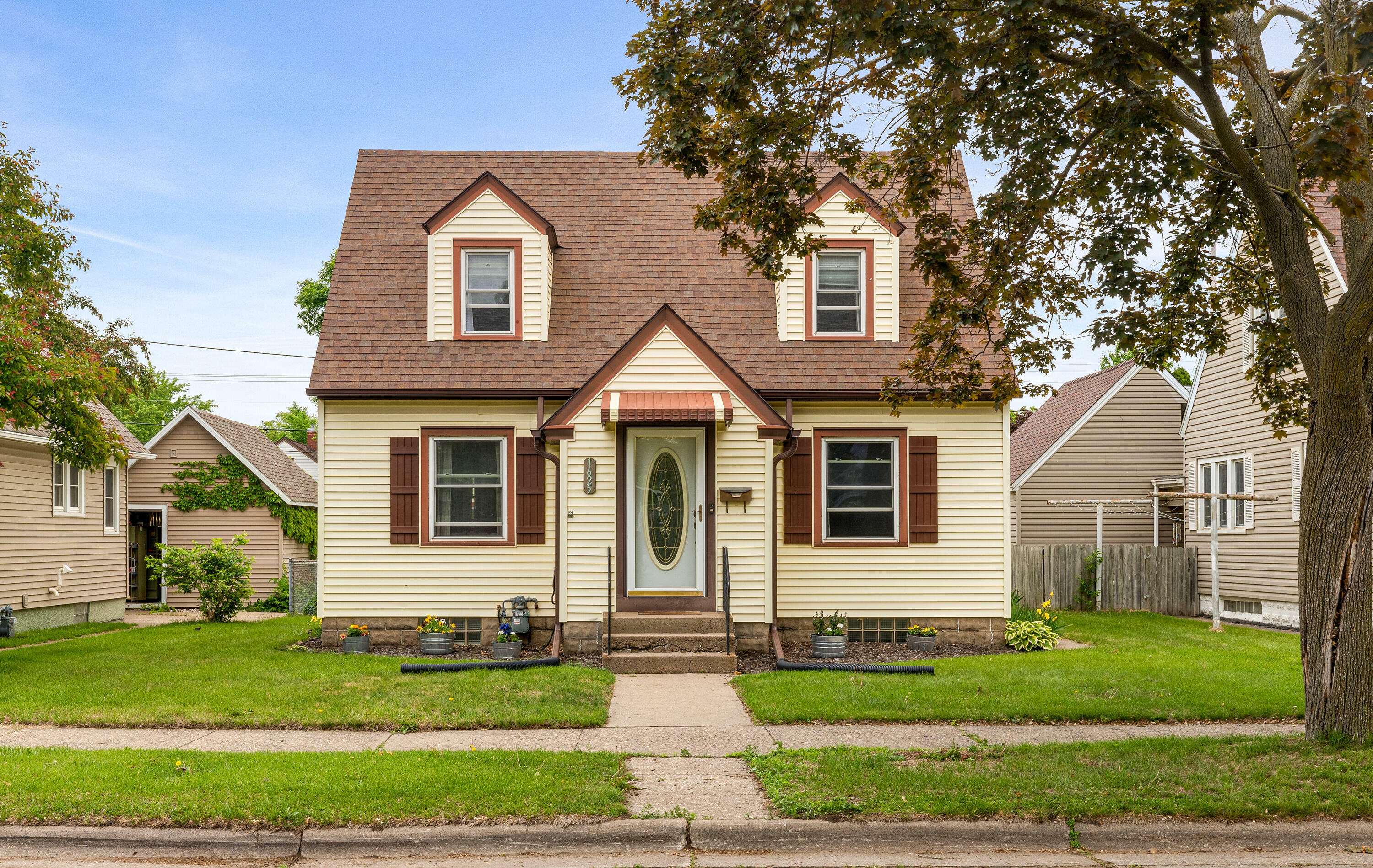 Property Photo: 1625 Travis St WI 54601