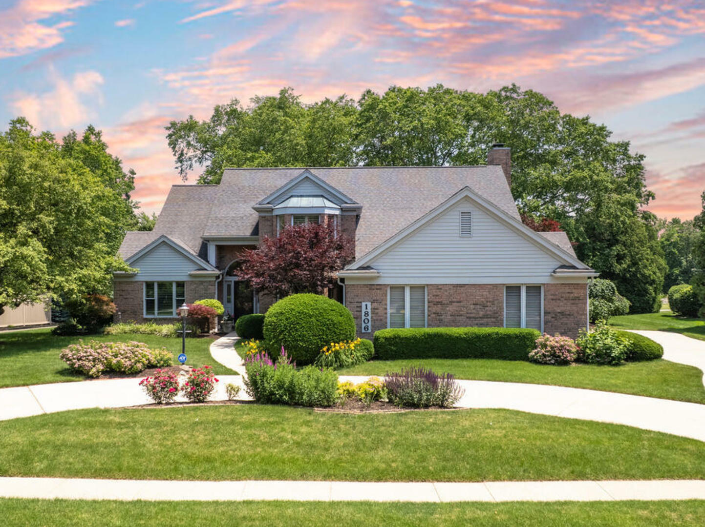 Property Photo: 1806 Bentbrook Drive IL 61822