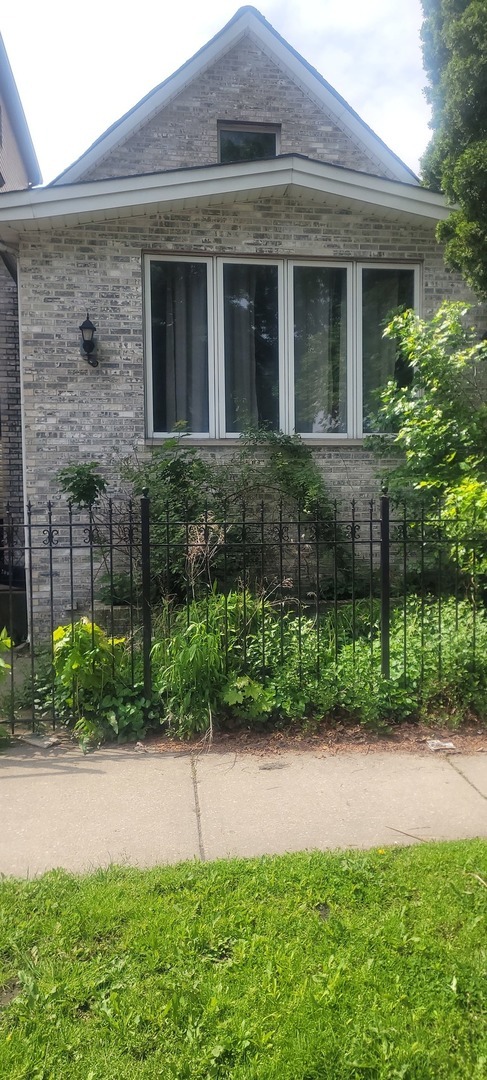 Property Photo: 541 W 44th Place IL 60609