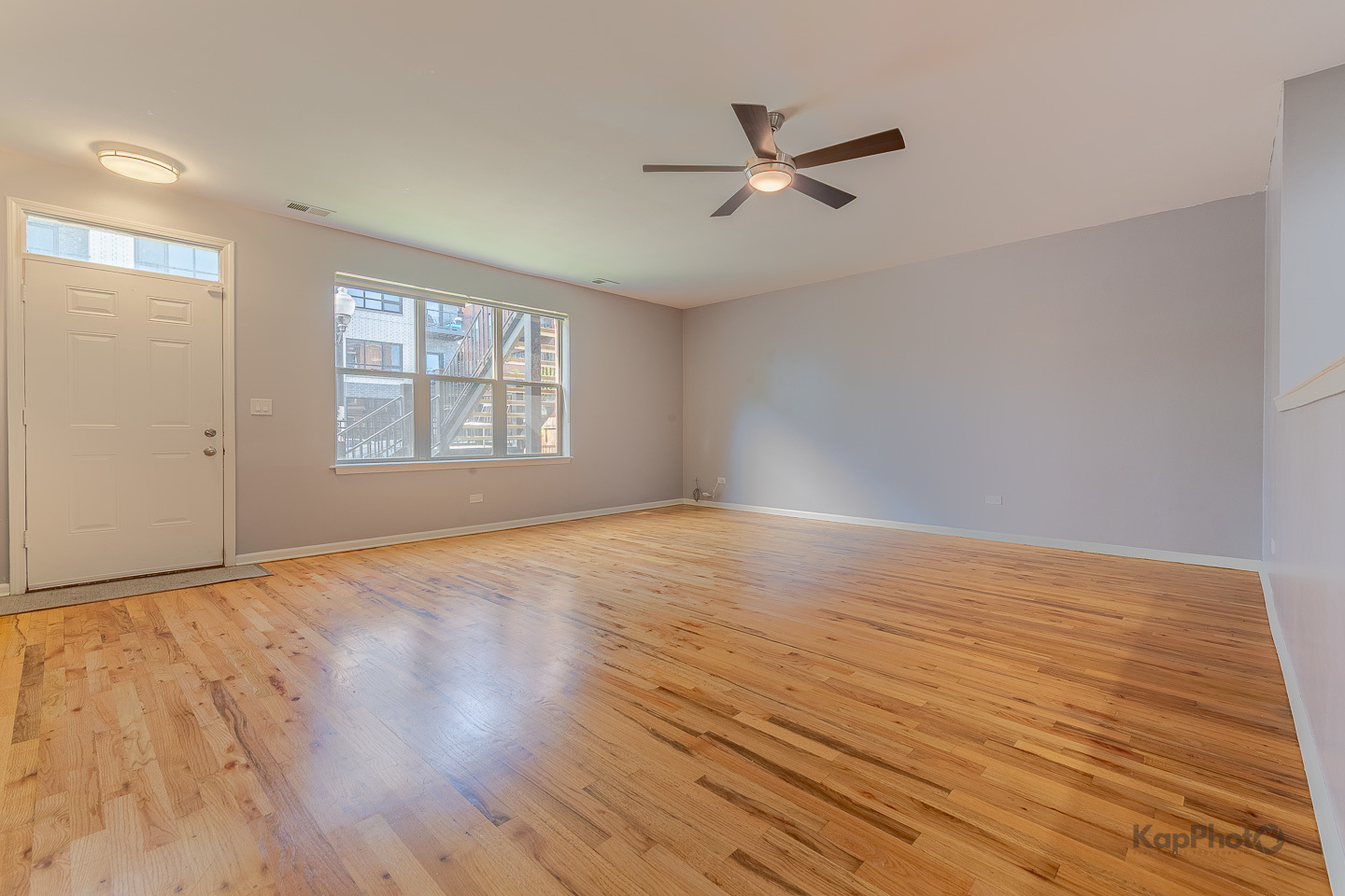 Property Photo: 2142 W Madison Street 1 IL 60612