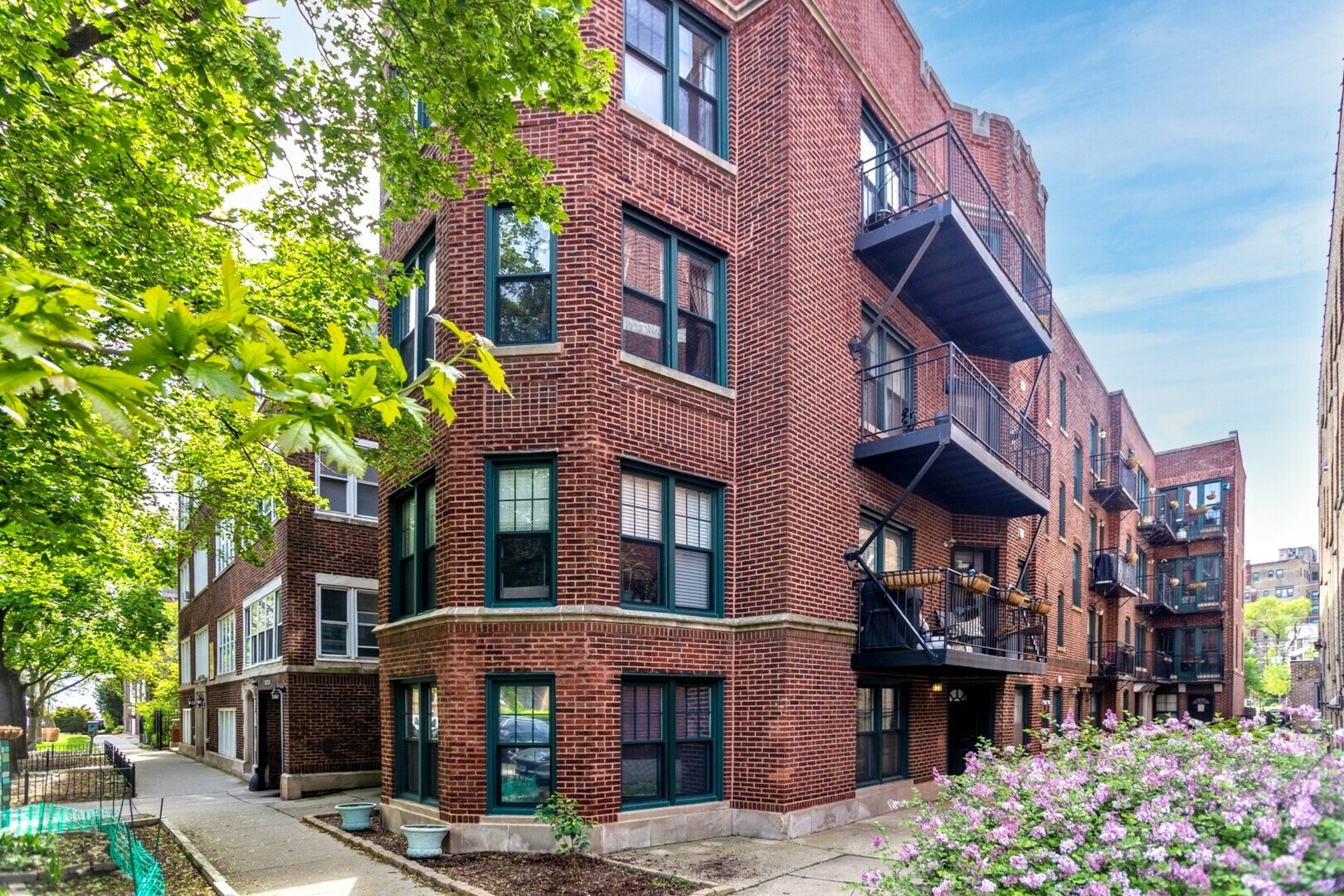 1239 W Jarvis Avenue 3  Chicago IL 60626 photo