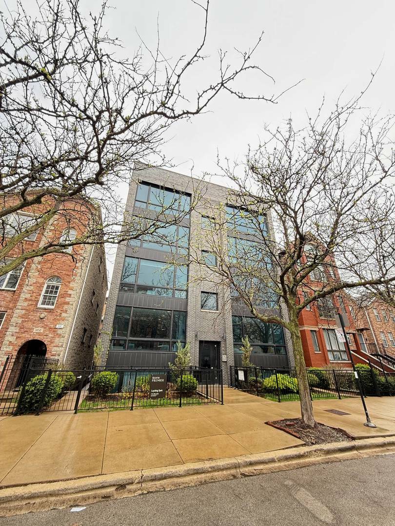 Property Photo: 1446 W Cortez Street 4E IL 60642