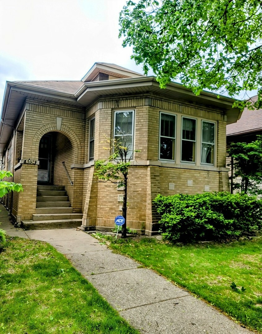 Property Photo: 6534 N Campbell Avenue IL 60645
