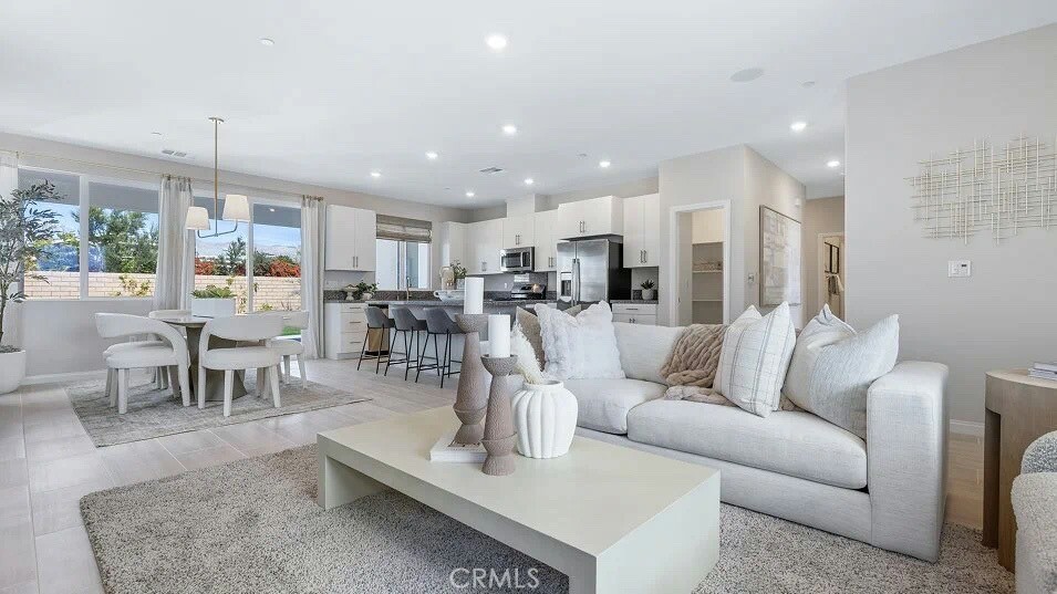 Property Photo:  15438 Avenida De Cielo  CA 92240 