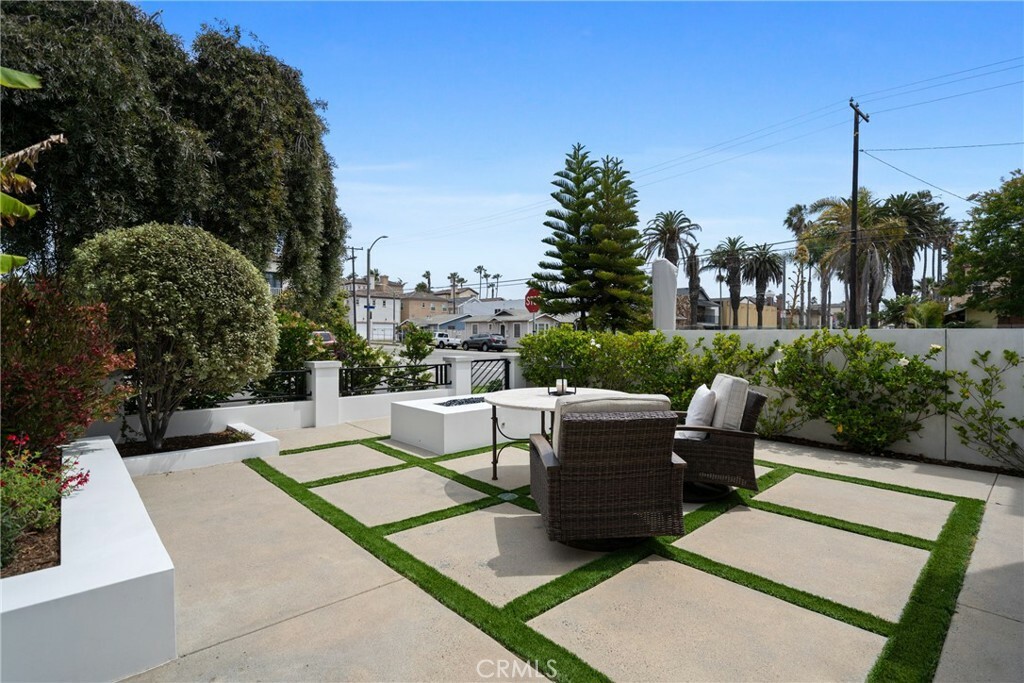 Property Photo:  303 12th Street  CA 92648 