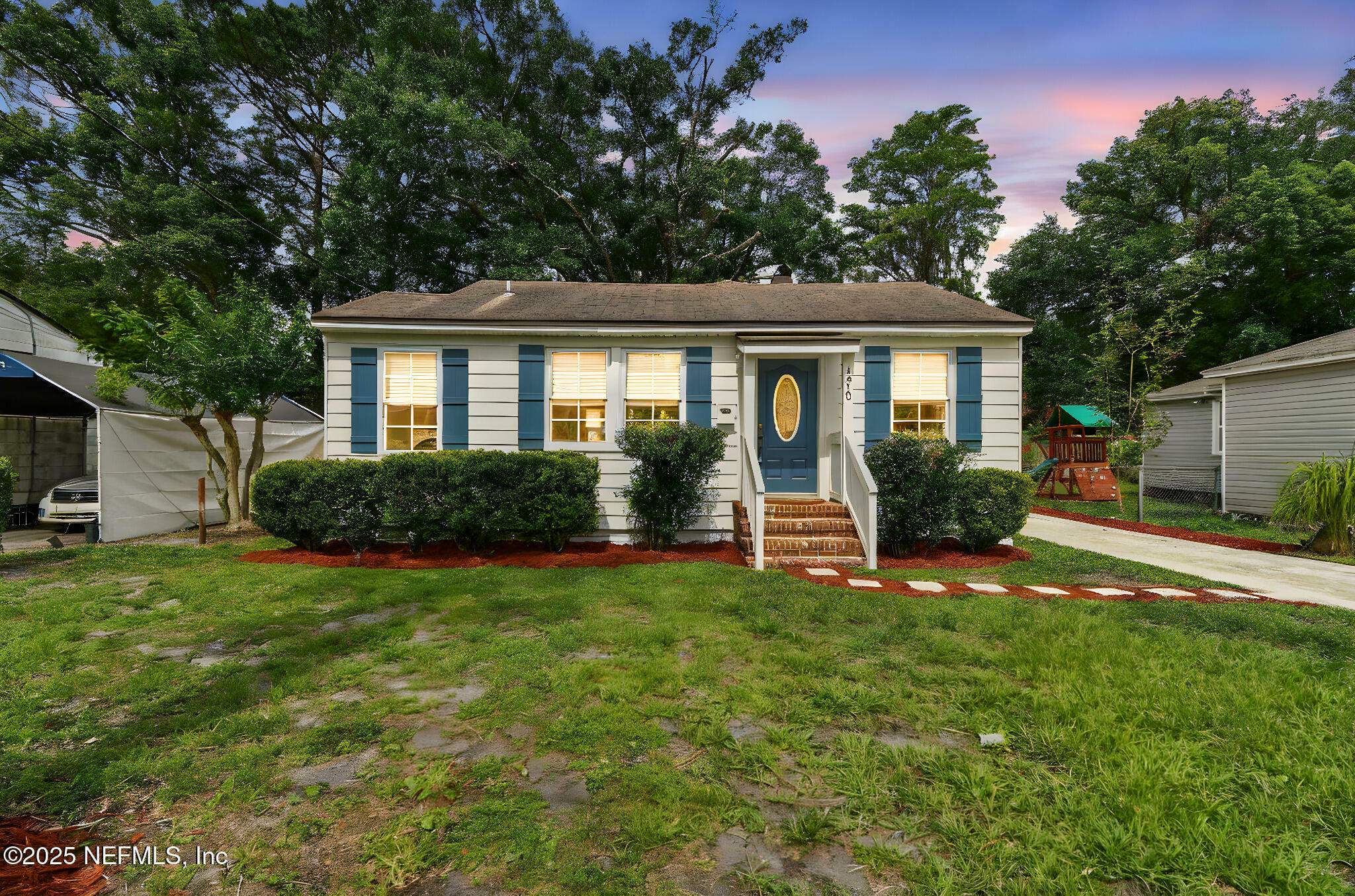 Property Photo: 1310 Macarthur Street FL 32205