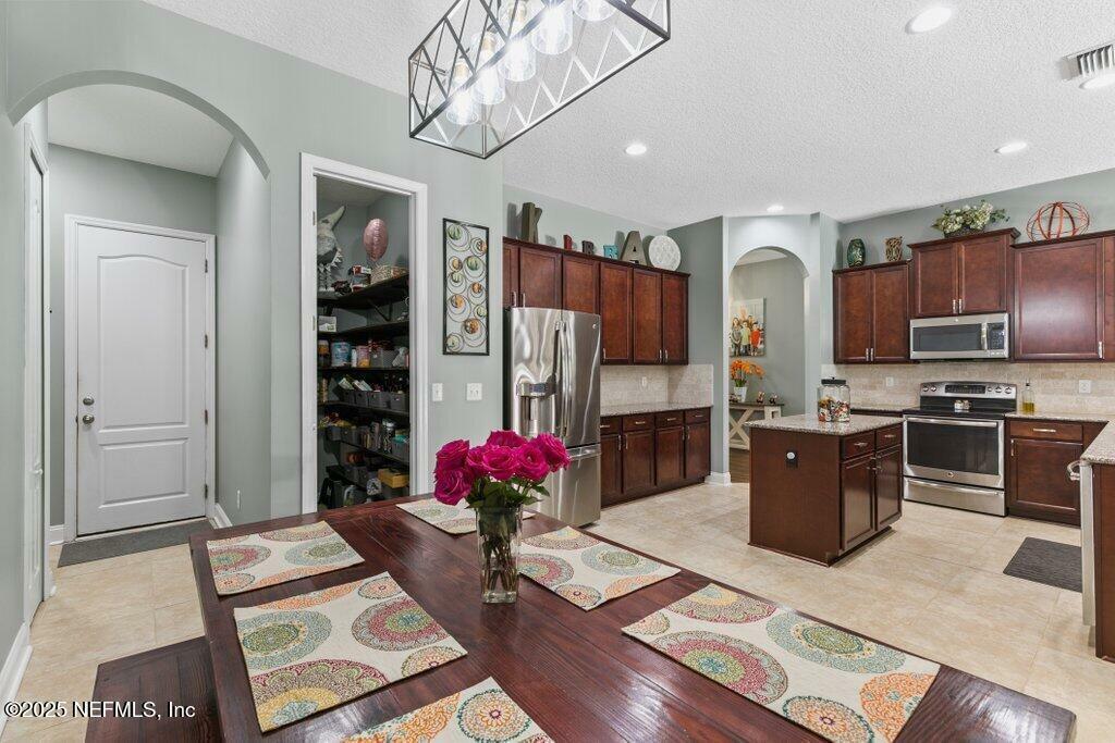 Property Photo: 3050 Sawyer Ridge Court FL 32223