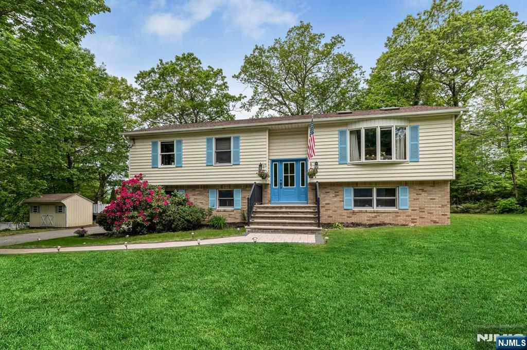 Property Photo:  147 Papscoe Road  NJ 07421 