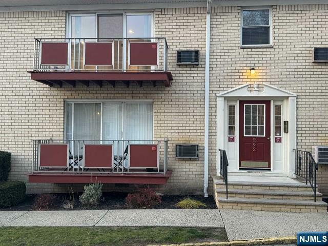 Property Photo:  292 Hoover Avenue 8  NJ 07003 