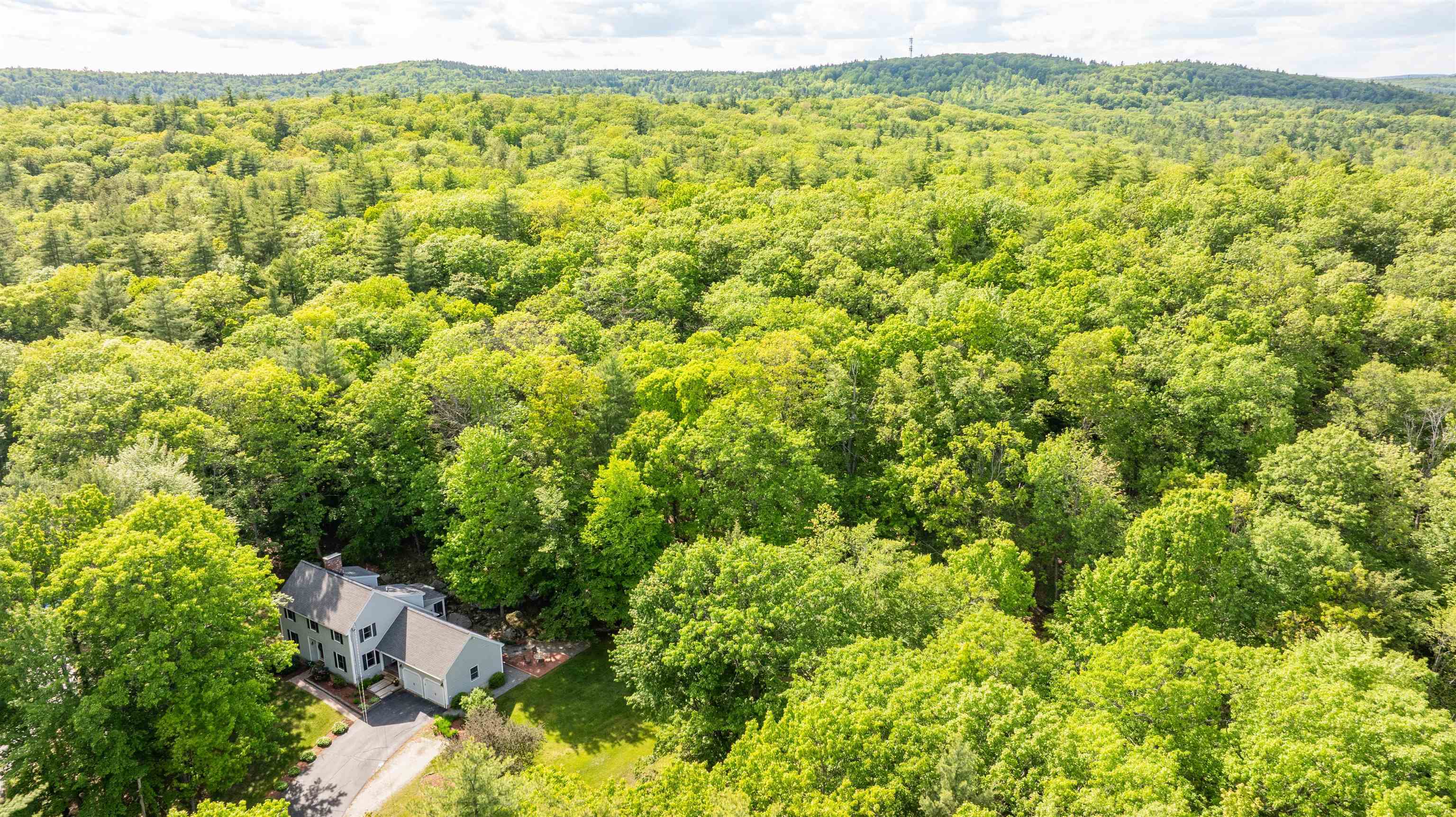 Property Photo: 25 Kasey Drive NH 03055