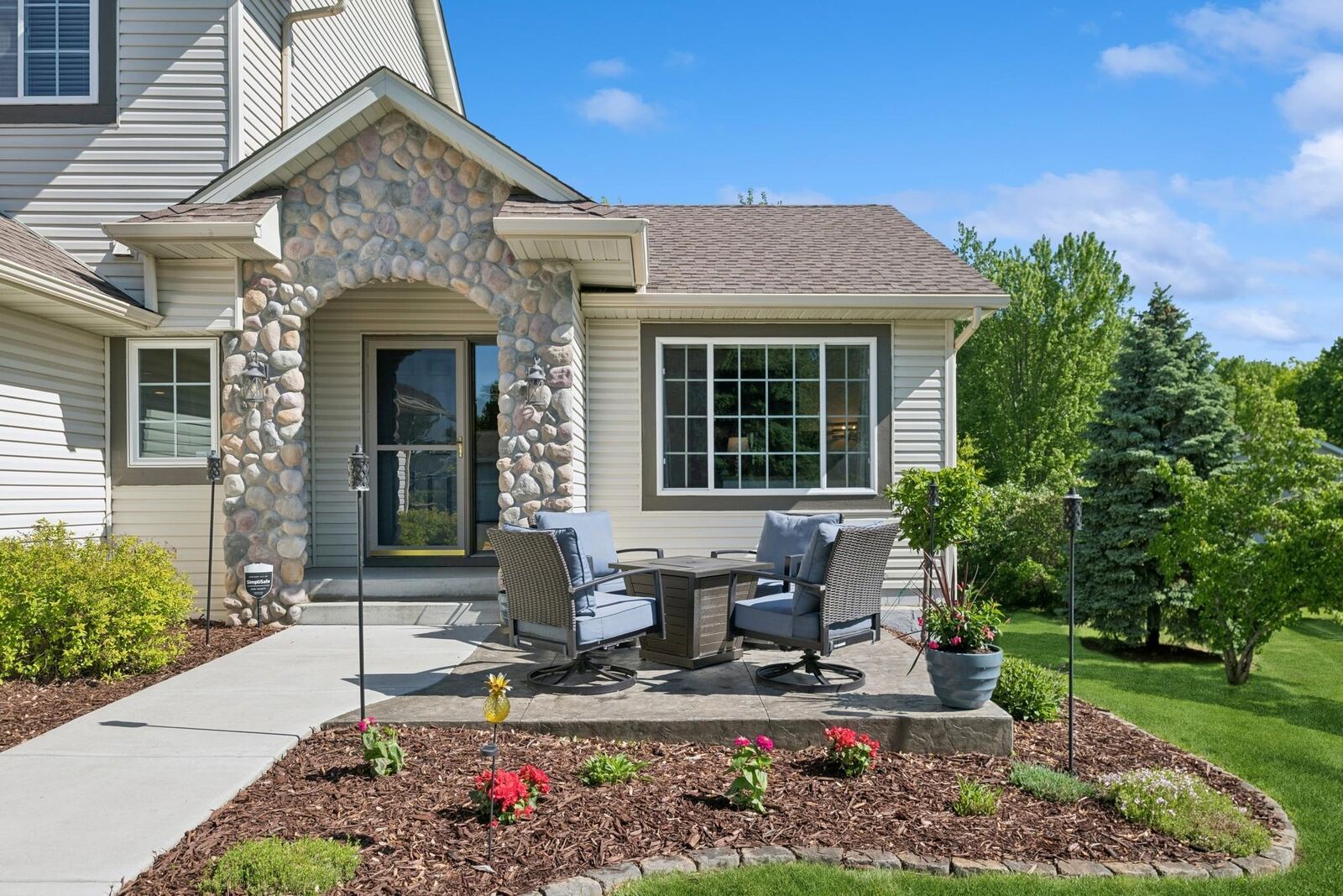 Property Photo:  4514 McAllister Avenue NE  MN 55376 