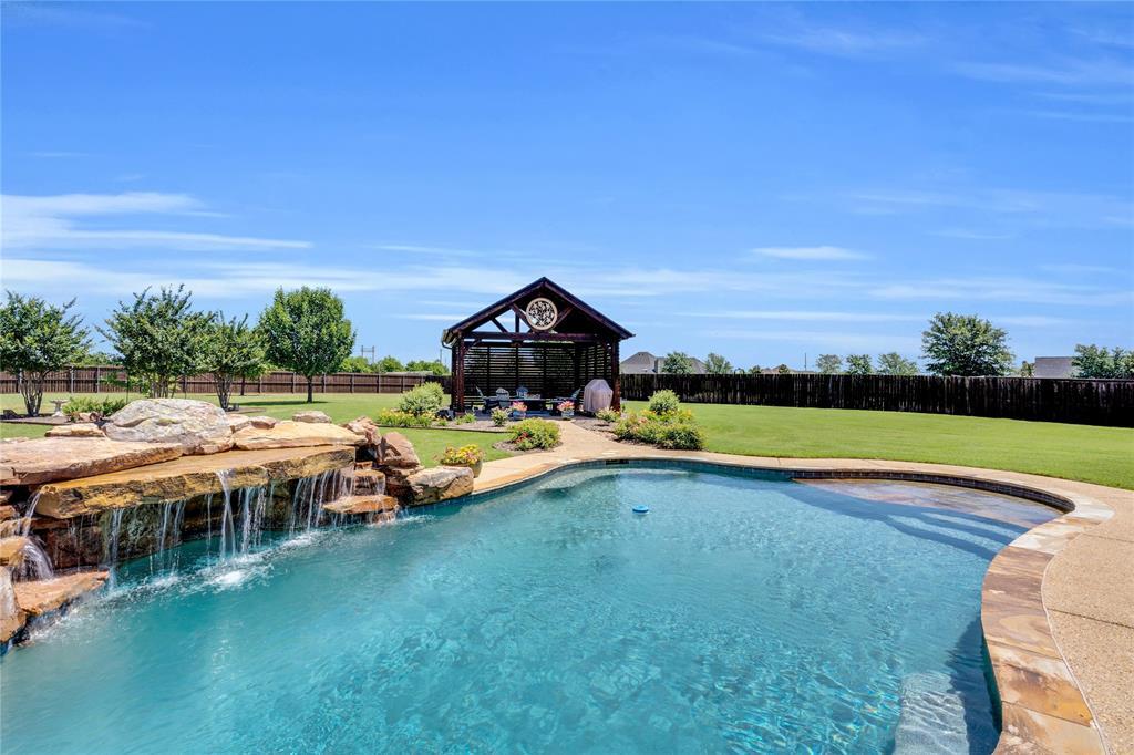 Property Photo: 5631 Limestone Lane TX 76065