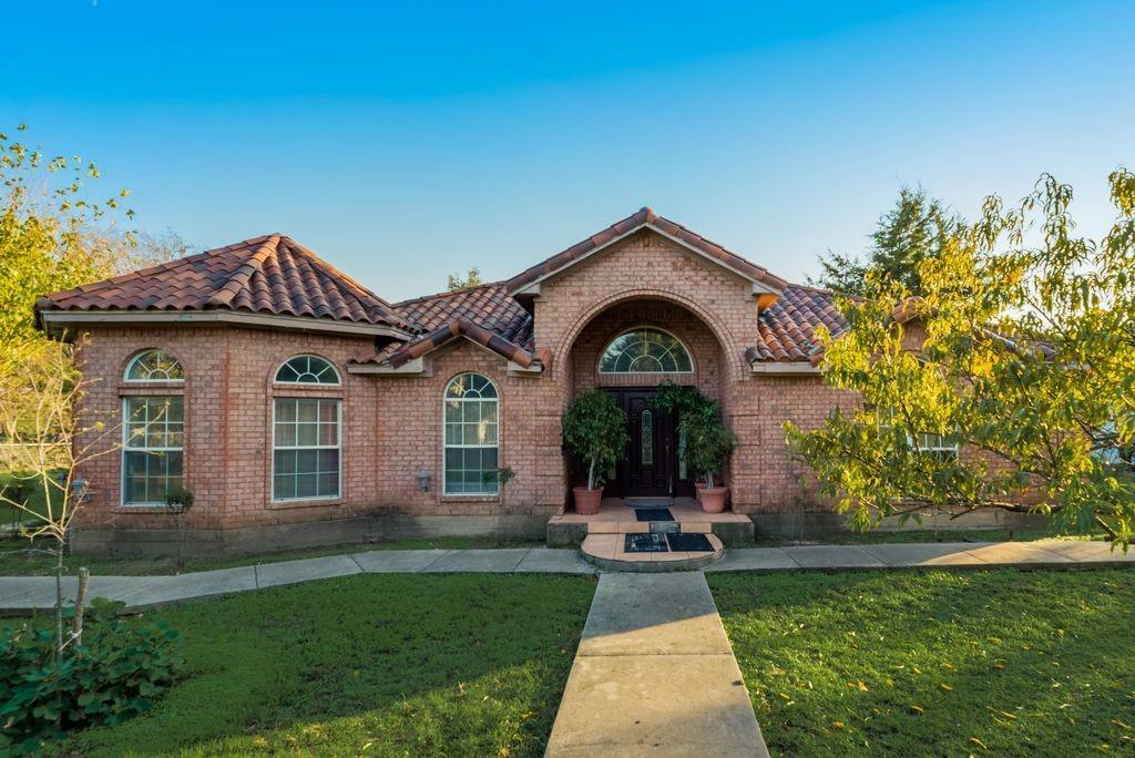 Property Photo: 5310 Ranchero Lane TX 75236
