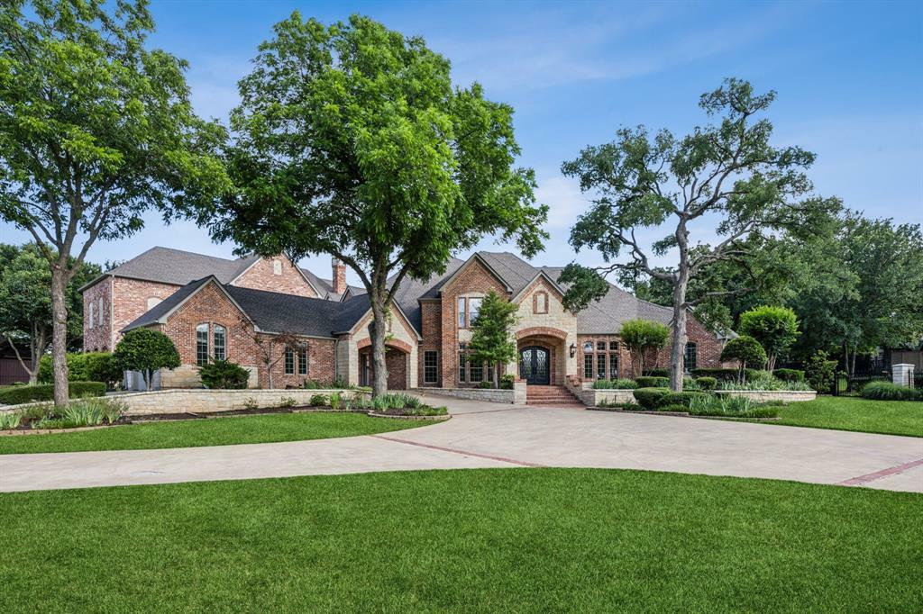 Property Photo: 585 N Peytonville Avenue TX 76092