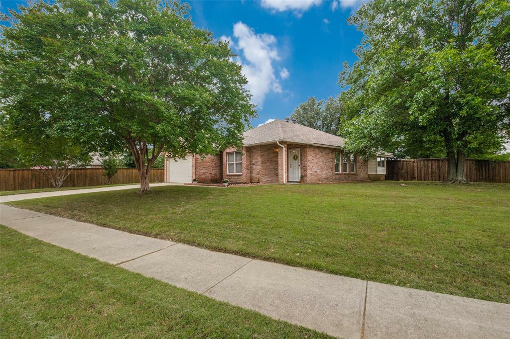 Property Photo: 2824 Custer Drive TX 76210