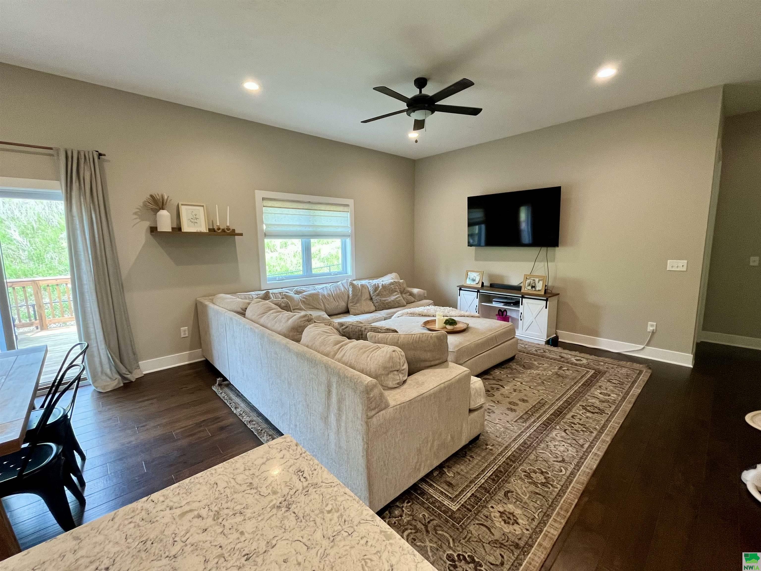 Property Photo: 2943 Chestnut Ave. IA 51104